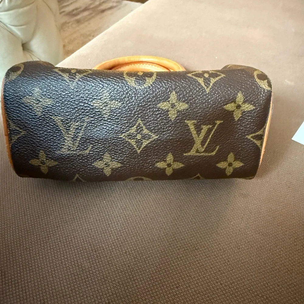 Louis Vuitton Mini Monogram Speedy Bag - Picture 6 of 9